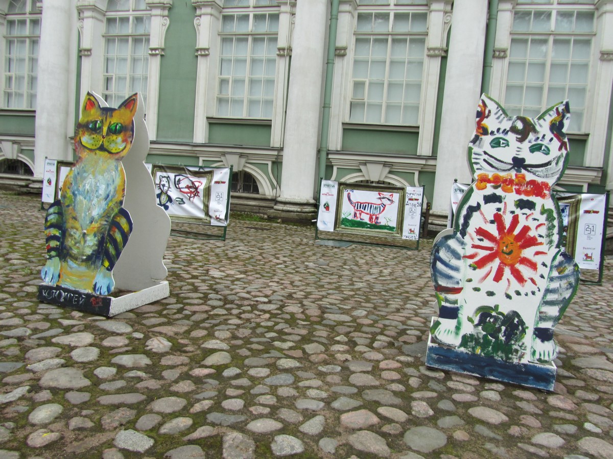 Во время «Дня Эрмитажного кота» проводятся тематические конкурсы. Одним из них является конкурс детского рисунка
